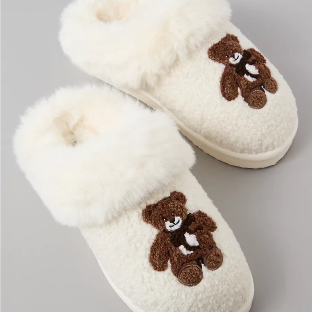 American Eagle Outfitters White Plush Teddy Bear Slippers, Size 8